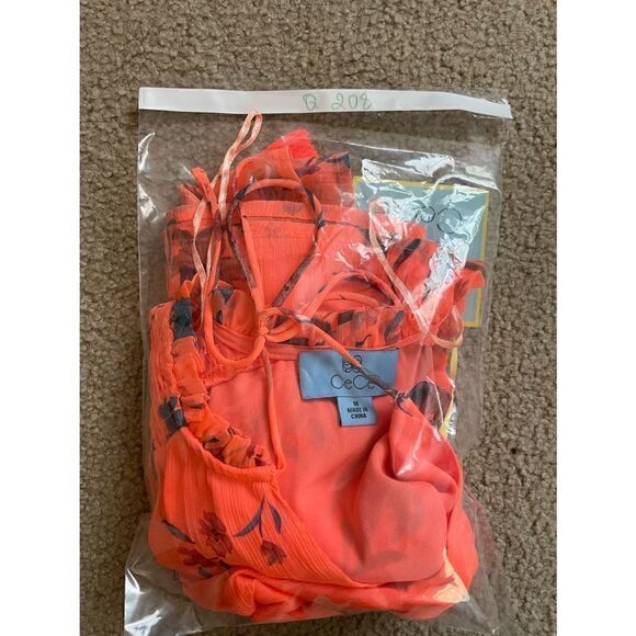 CECE Expressive Lillies Split Neck Top in Hot Lava Size M - Picture 10 of 10